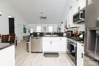 62 E Glenview Street, Marion, NC 28752 - Photo 11