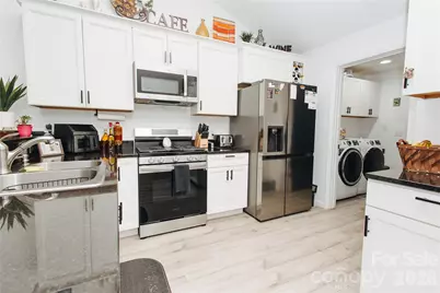 62 E Glenview Street, Marion, NC 28752 - Photo 7