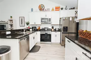 62 E Glenview St, Marion, NC 28752 - Photo 9