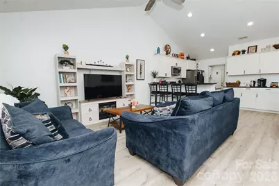 62 E Glenview Street, Marion, NC 28752 - Photo 3