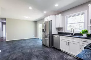 8 Hillview Rd, Asheville, NC 28805 - Photo 21