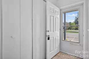 8214 Circle Tree Ln, Charlotte, NC 28277 - Photo 5