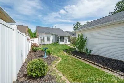 16515 Amberside Road E, Cornelius, NC 28031 - Photo 9