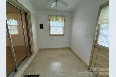 1020 W Catawba Avenue, Mount Holly, NC 28120 - Photo 9