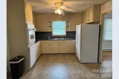 1020 W Catawba Avenue, Mount Holly, NC 28120 - Photo 5