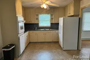 1020 W Catawba Ave, Mount Holly, NC 28120 - Photo 5