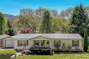 233 4th St, Waynesville, NC 28786 - Photo 1