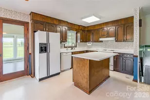 161 Springdale Ln, Cowpens, SC 29330 - Photo 9