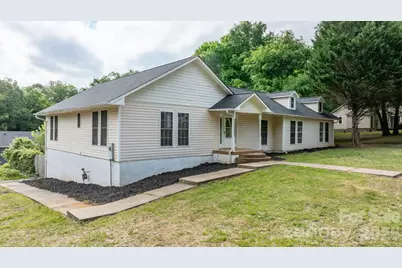 1604 4th Street NE, Hickory, NC 28601 - Photo 1