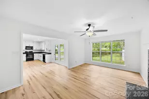 8413 Woodford Bridge Dr, Charlotte, NC 28216 - Photo 9