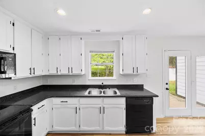 8413 Woodford Bridge Drive, Charlotte, NC 28216 - Photo 11