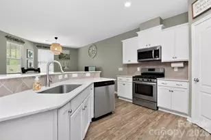 276 Ascot Run Wy, Fort Mill, SC 29715 - Photo 3