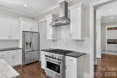 328 Melbourne Court, Charlotte, NC 28209 - Photo 17