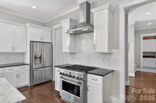 328 Melbourne Ct, Charlotte, NC 28209 - Photo 17