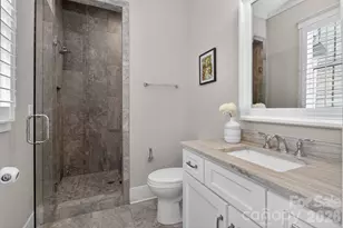 328 Melbourne Ct, Charlotte, NC 28209 - Photo 25