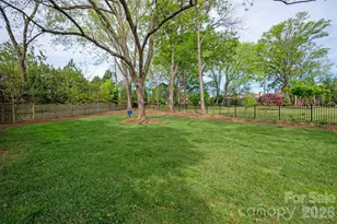328 Melbourne Ct, Charlotte, NC 28209 - Photo 45