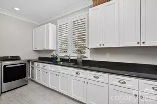 328 Melbourne Ct, Charlotte, NC 28209 - Photo 25