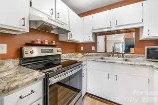 521 Courtwood Ln, Hendersonville, NC 28739 - Photo 13