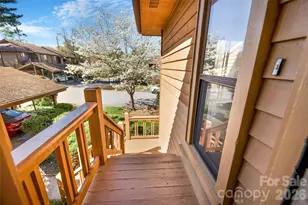 521 Courtwood Ln, Hendersonville, NC 28739 - Photo 3