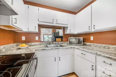 521 Courtwood Lane #8, Hendersonville, NC 28739 - Photo 11