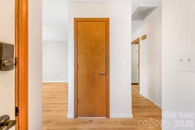 521 Courtwood Lane #8, Hendersonville, NC 28739 - Photo 5