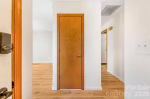 521 Courtwood Ln, Hendersonville, NC 28739 - Photo 5