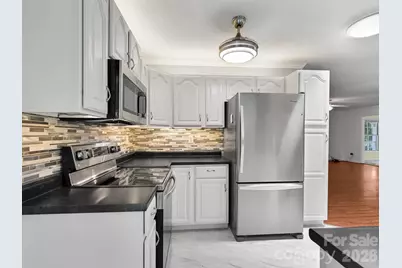 150 Westview Drive, Hendersonville, NC 28791 - Photo 7