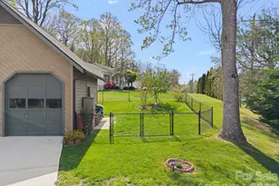 100 Forest Park Dr, Hendersonville, NC 28792 - Photo 33