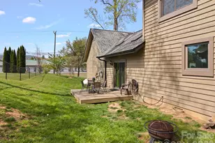 100 Forest Park Dr, Hendersonville, NC 28792 - Photo 31