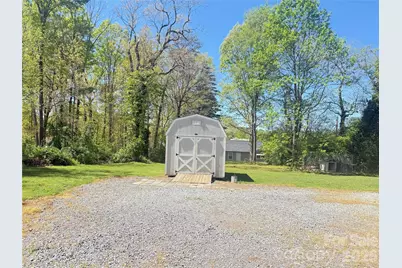 2925 Pine Street, Claremont, NC 28610 - Photo 3