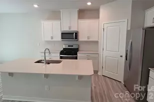 11305 Cardinal Crk Ave, Charlotte, NC 28215 - Photo 5