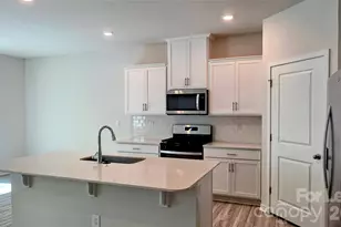 11305 Cardinal Crk Ave, Charlotte, NC 28215 - Photo 3