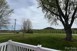 93 Laycock Rd, Hendersonville, NC 28792 - Photo 5