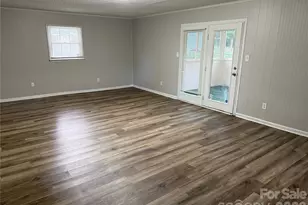 749 Edgerton Dr, Charlotte, NC 28269 - Photo 3