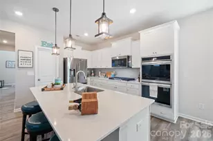 2726 Monument Pt Cir, Fort Mill, SC 29715 - Photo 5