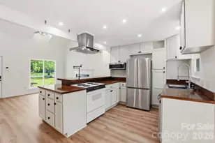 1629 Oak Knoll Ln, Charlotte, NC 28214 - Photo 7