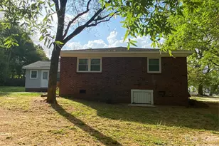 102 McDowell St, Great Falls, SC 29055 - Photo 3