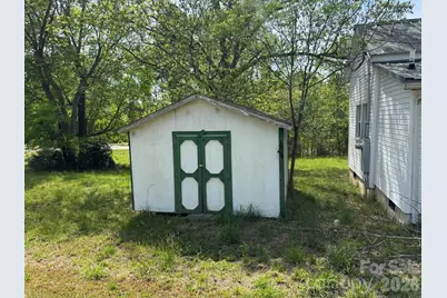 145 W Burnsville Street, Wadesboro, NC 28170 - Photo 5