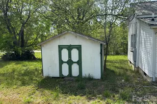 145 W Burnsville St, Wadesboro, NC 28170 - Photo 5