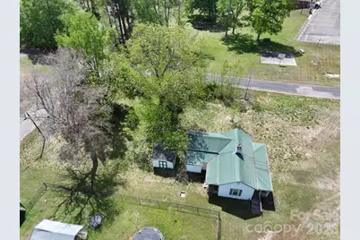 145 W Burnsville Street, Wadesboro, NC 28170 - Photo 9