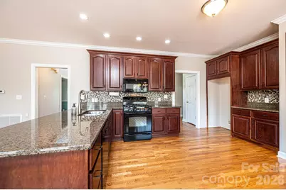 4726 Crystal Falls Avenue, Hickory, NC 28601 - Photo 17