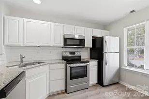 6856 Cypress Tree Ln, Charlotte, NC 28215 - Photo 11