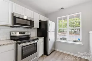 6856 Cypress Tree Ln, Charlotte, NC 28215 - Photo 13