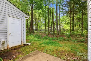 6856 Cypress Tree Ln, Charlotte, NC 28215 - Photo 27