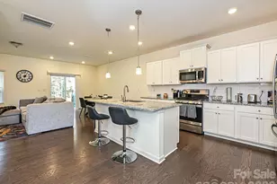 348 Abington St, Matthews, NC 28104 - Photo 3