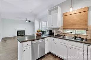 9423 Willow Tree Ln, Charlotte, NC 28277 - Photo 5