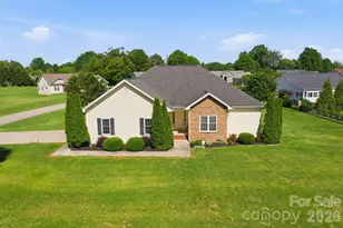 104 Castle Pines Ln, Statesville, NC 28625 - Photo 3