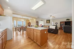 416 Huntington Woods Street N, Lenoir, NC 28645 - Photo 11