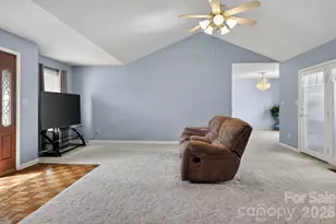 101 Erin Ln, Thomasville, NC 27360 - Photo 9