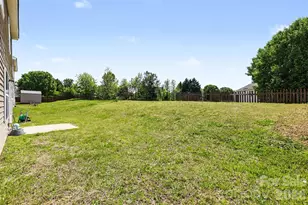 8207 Belmont Stables Dr, Charlotte, NC 28216 - Photo 19